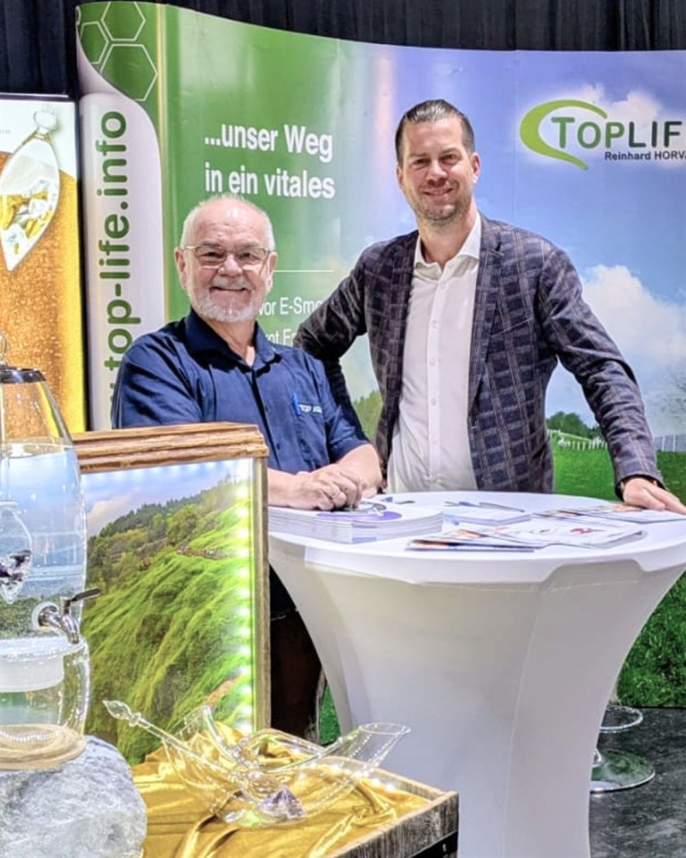 Thomas Heinz gemeinsam mit seinem langjährigen Partner am Top-Aqua-Messestand